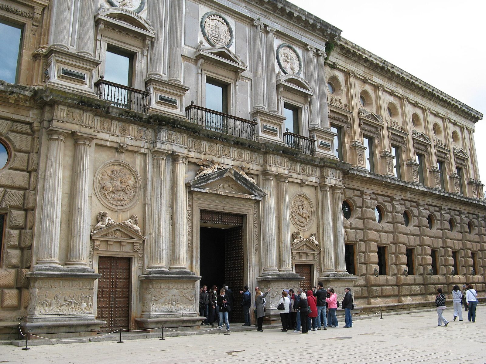 Fachada del Palacio de Carlos V